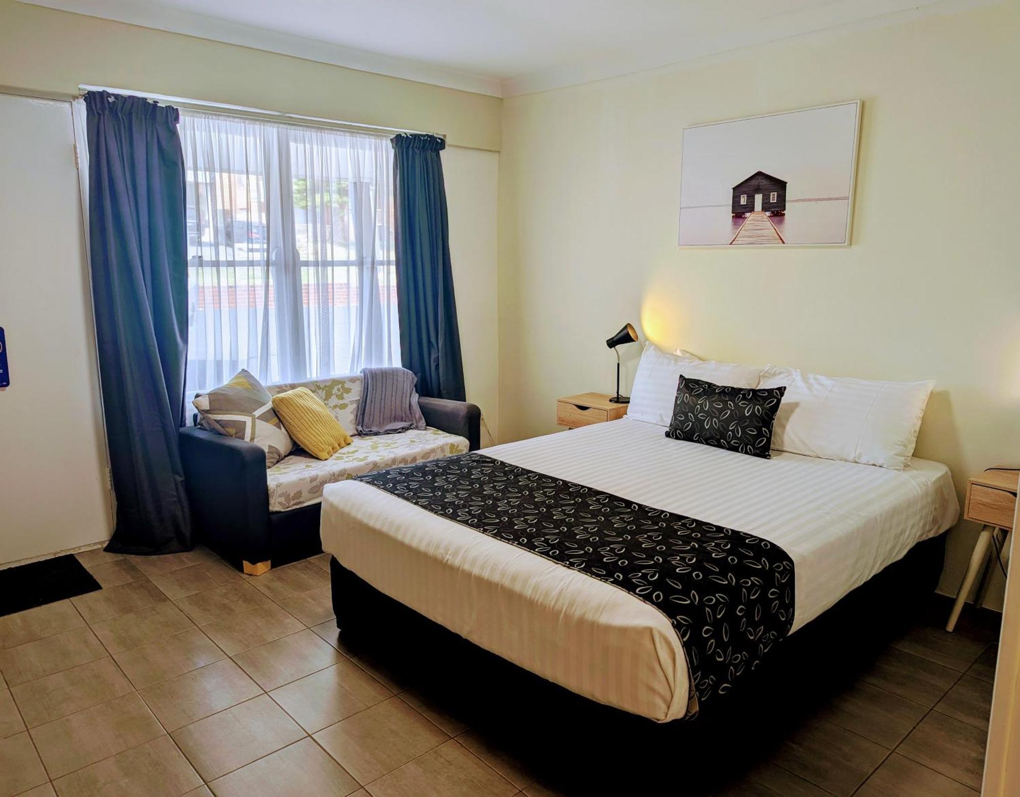 Ocean Drive Motel Банбери Экстерьер фото